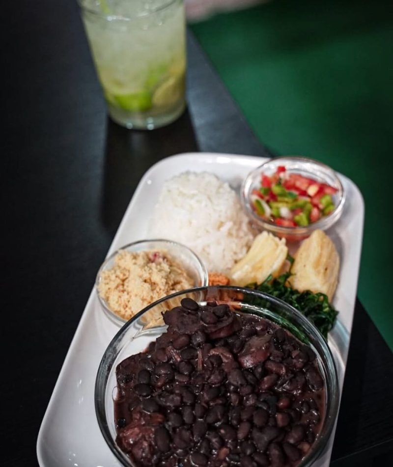 6 LA FILLE DU POULET