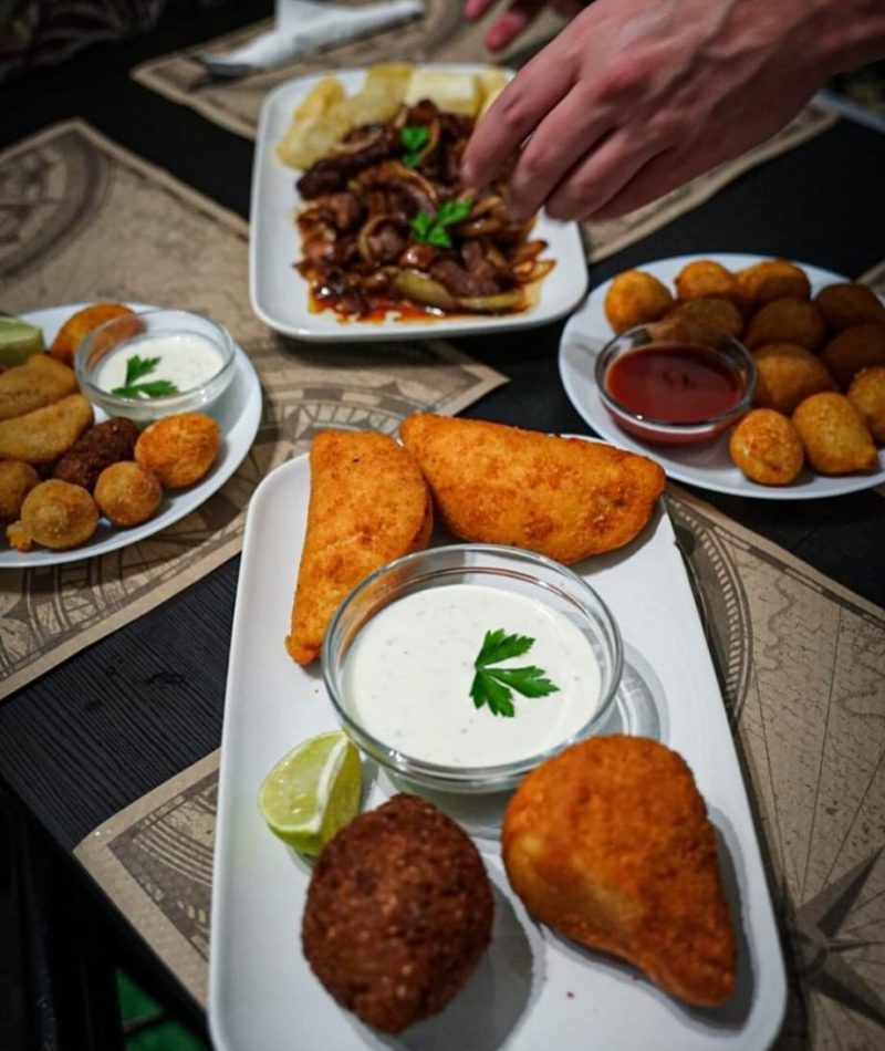 8 LA FILLE DU POULET