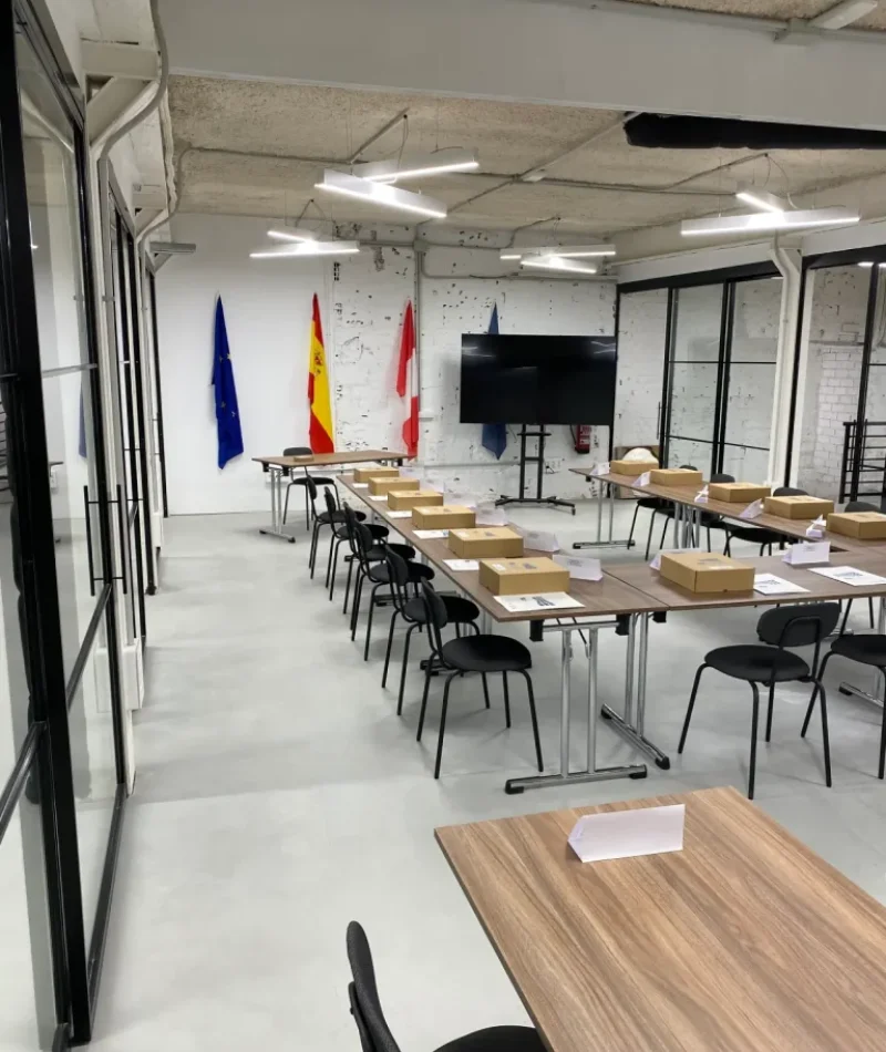 C9-coworking-SALA-DE-REUNIONES-768x1024