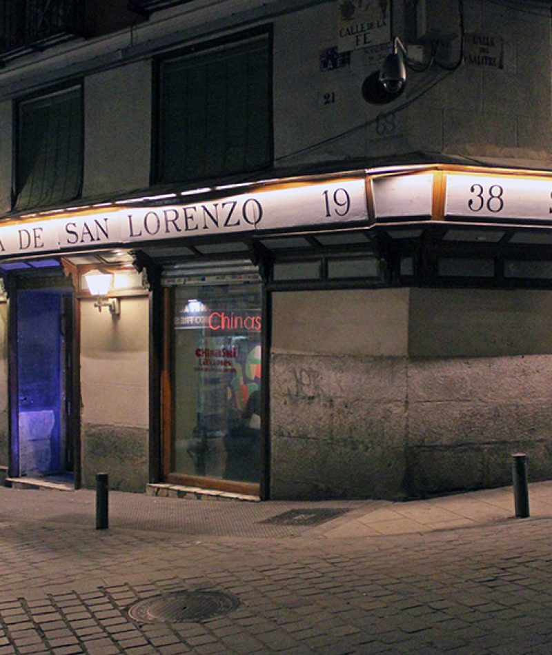 CHINASKI-fachada-bar-noche