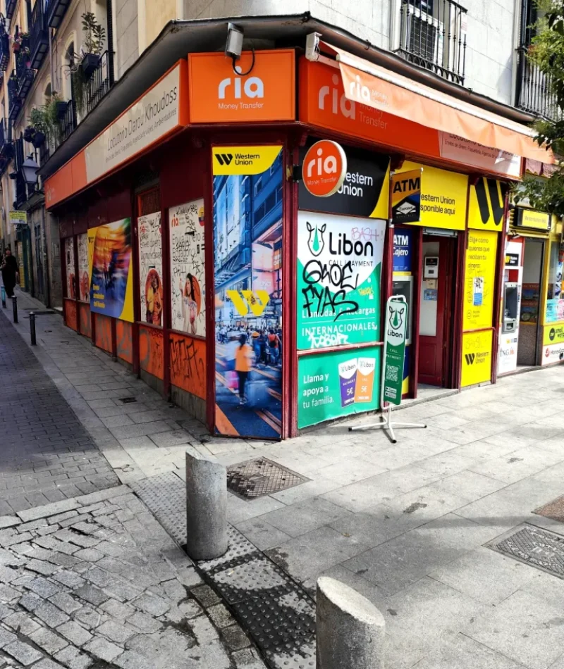 LOCUTORIO-TOUBA-DAROU-KHOUDOSS2-BAMBA-KANE-768x1024