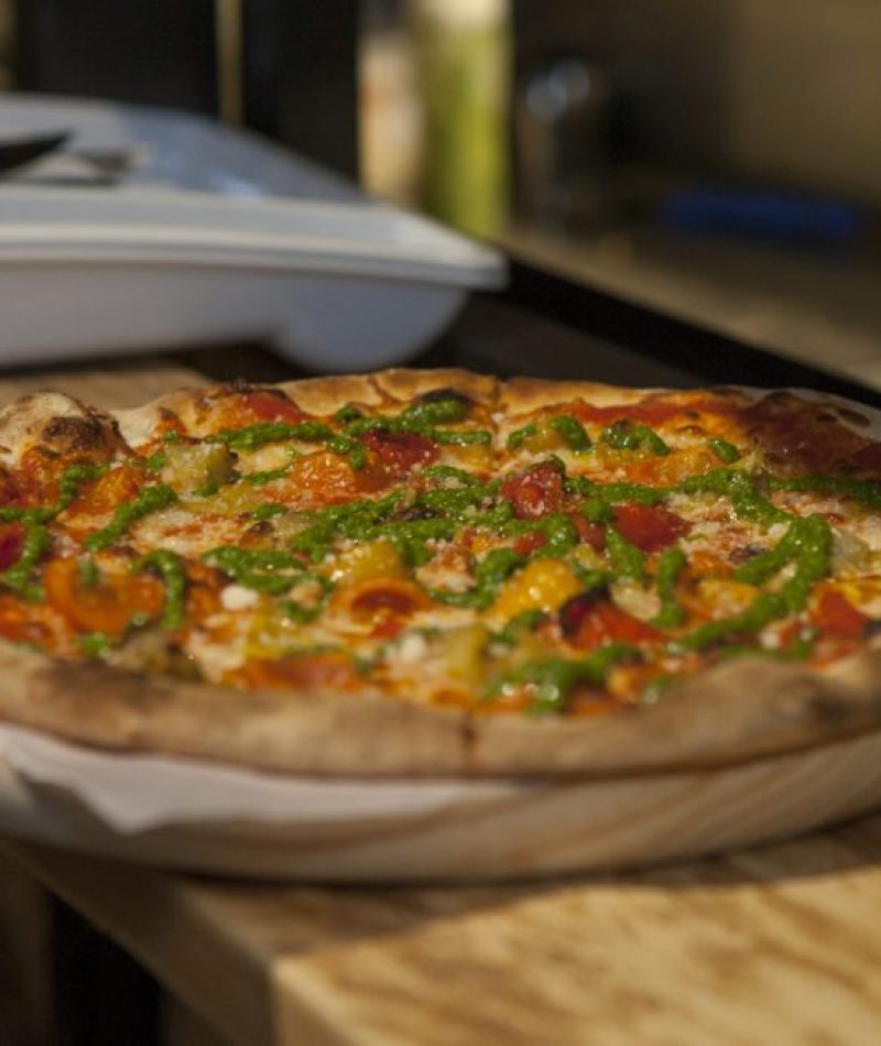 Pizza-Aquí-hay-tomate-scaled-1-1024x652