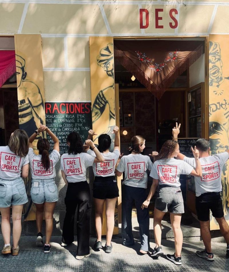 cafe-des-sports-equipo-998x1024