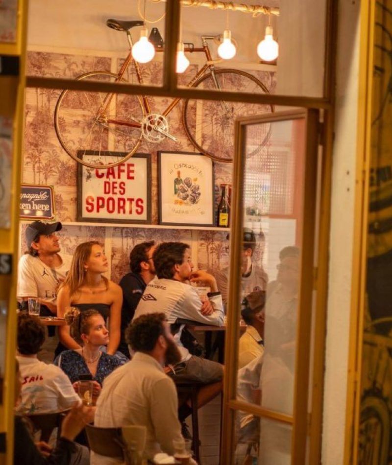 cafe-des-sports-interior-cafe-1024x682