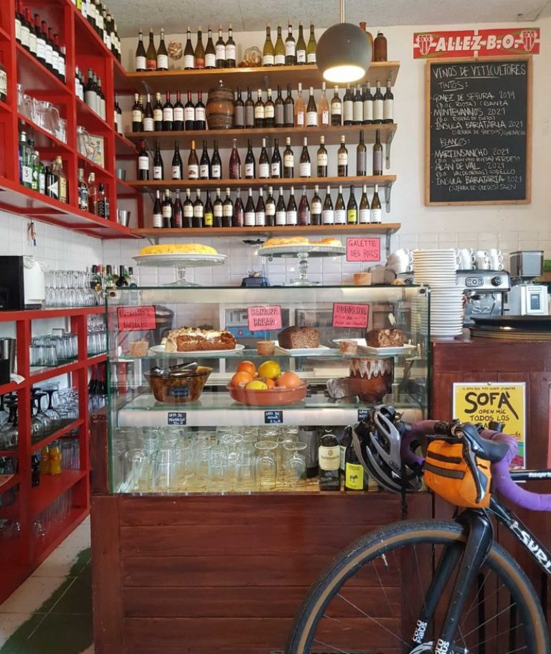 cafe-des-sports-mostrador-768x1024