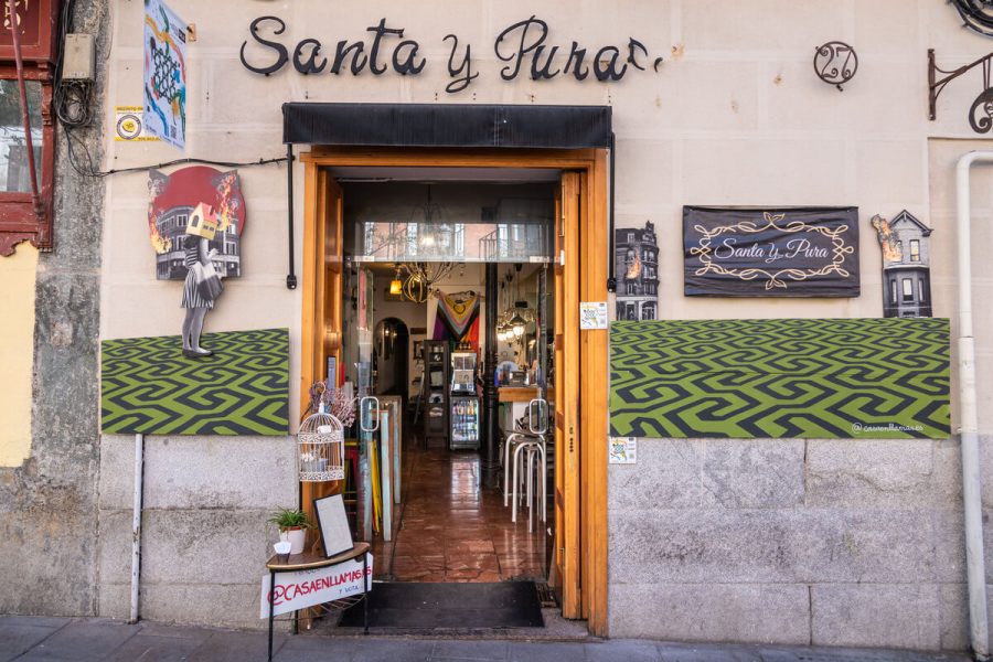 casa-en-llamas-santa-y-pura-01